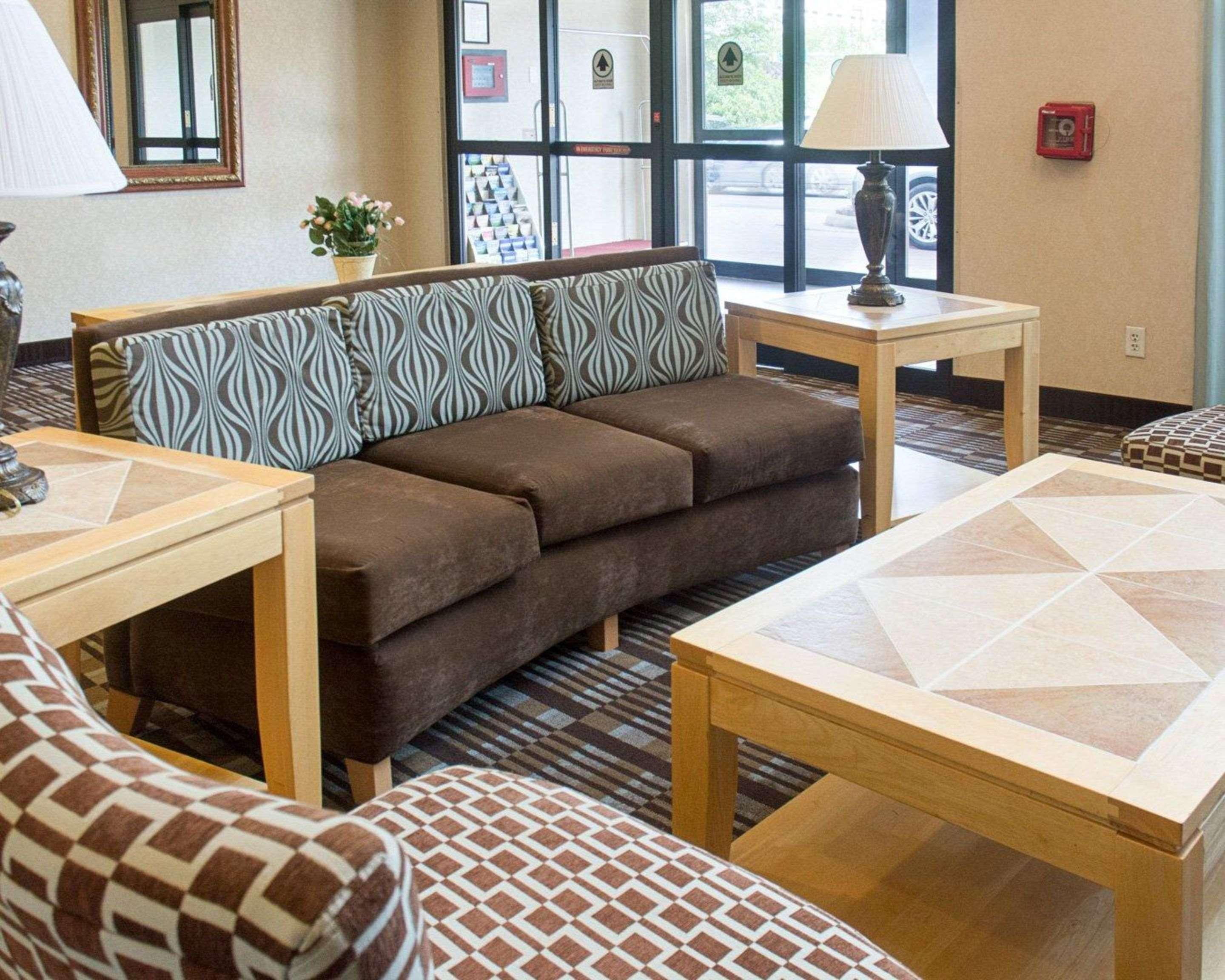 Quality Inn & Suites Quantico Stafford Exterior photo