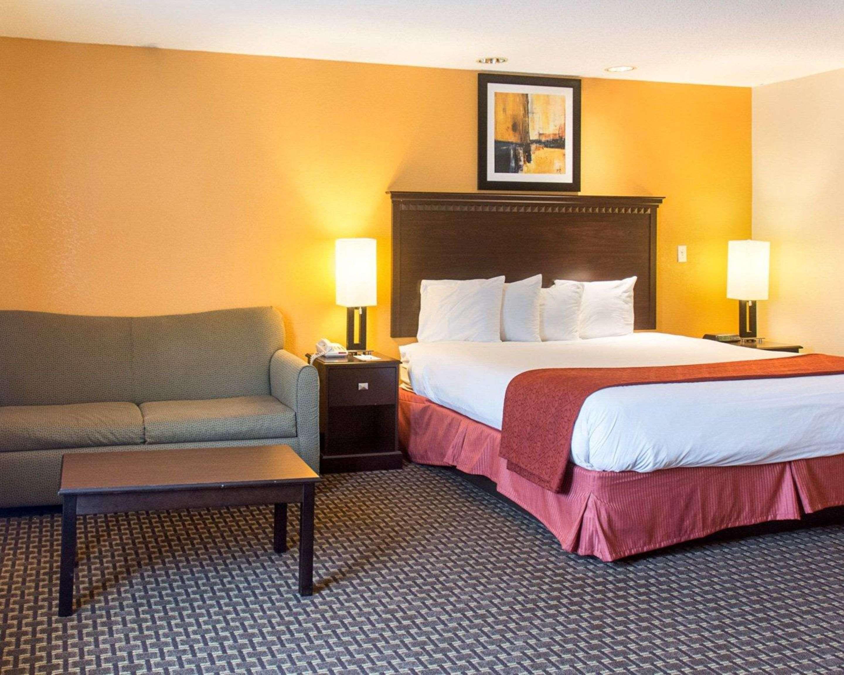 Quality Inn & Suites Quantico Stafford Exterior photo