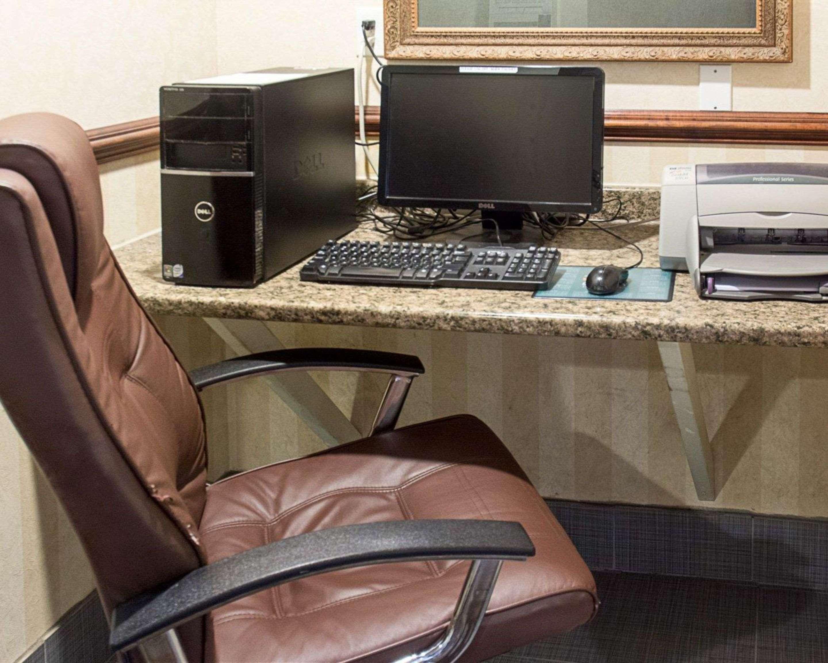 Quality Inn & Suites Quantico Stafford Exterior photo